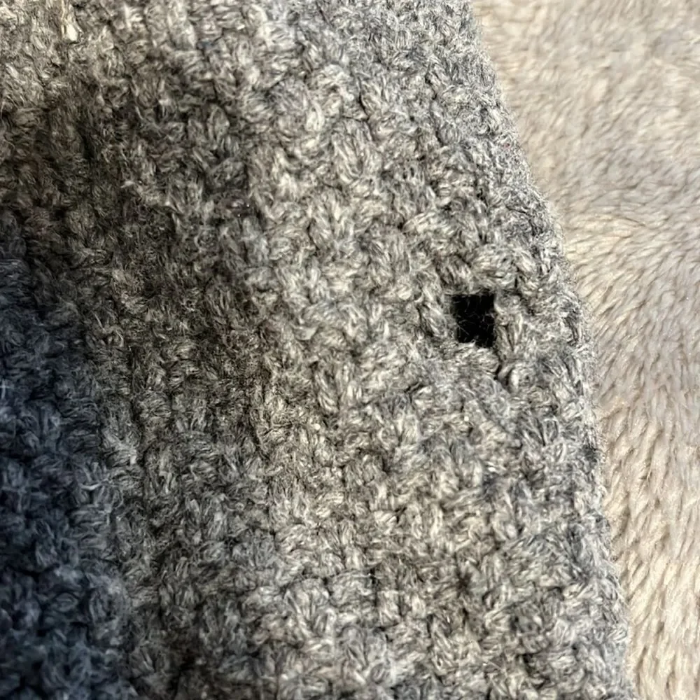Gap kids gray sweater. XS